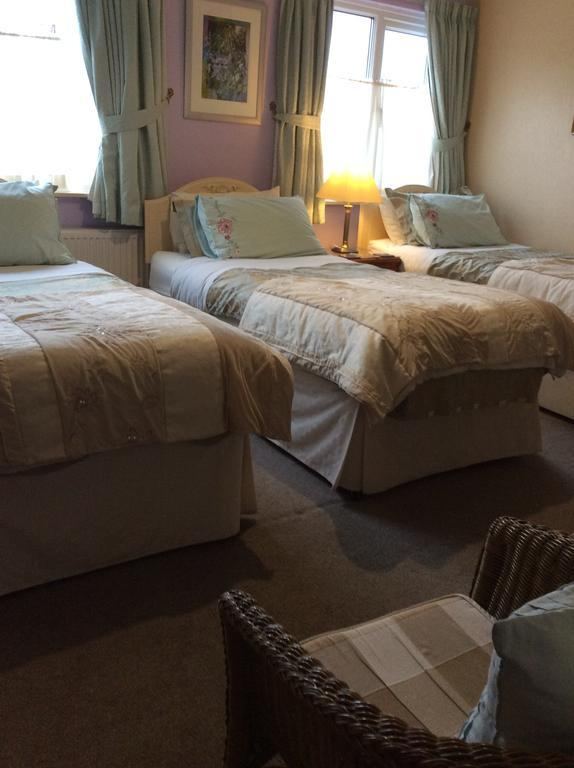 Twin room at Kays Cottage with two single beds