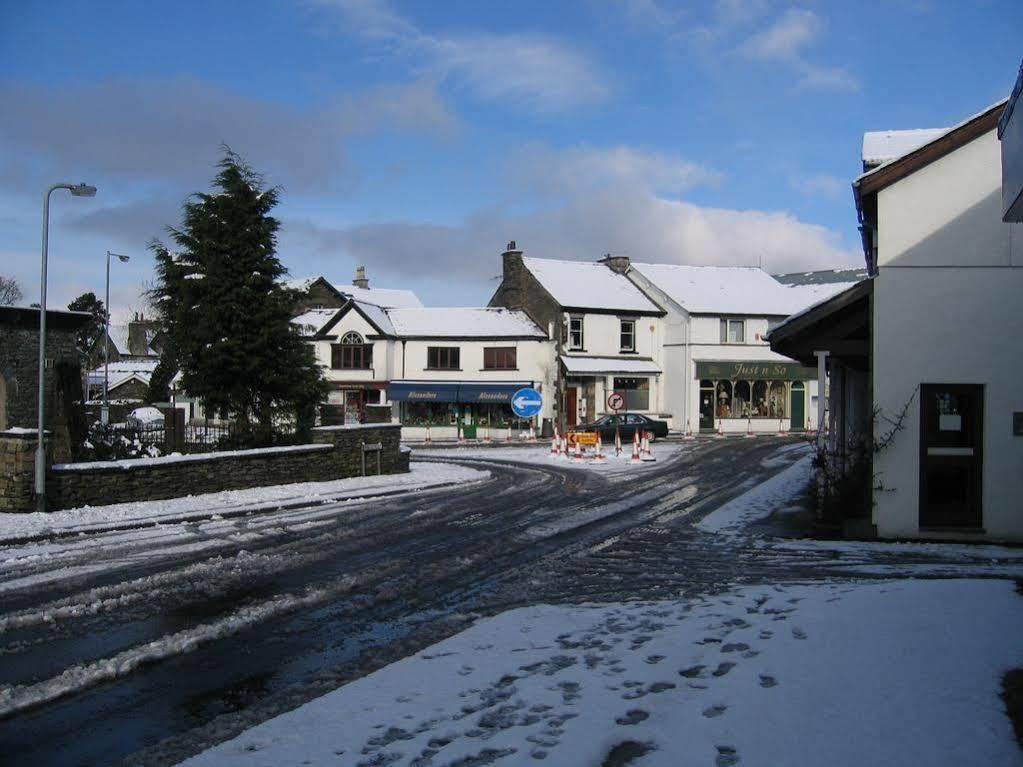 Windermere village street in winter, near Kays Cottage